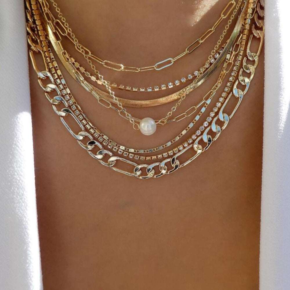 Chic gold necklace offering a variety of fashionable options