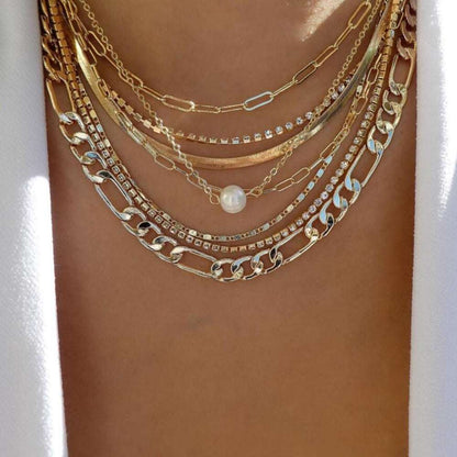 Chic gold necklace offering a variety of fashionable options