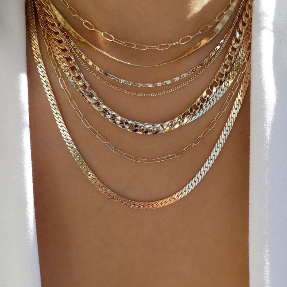 Exquisite gold necklace showcasing a combination of classic and contemporary looks